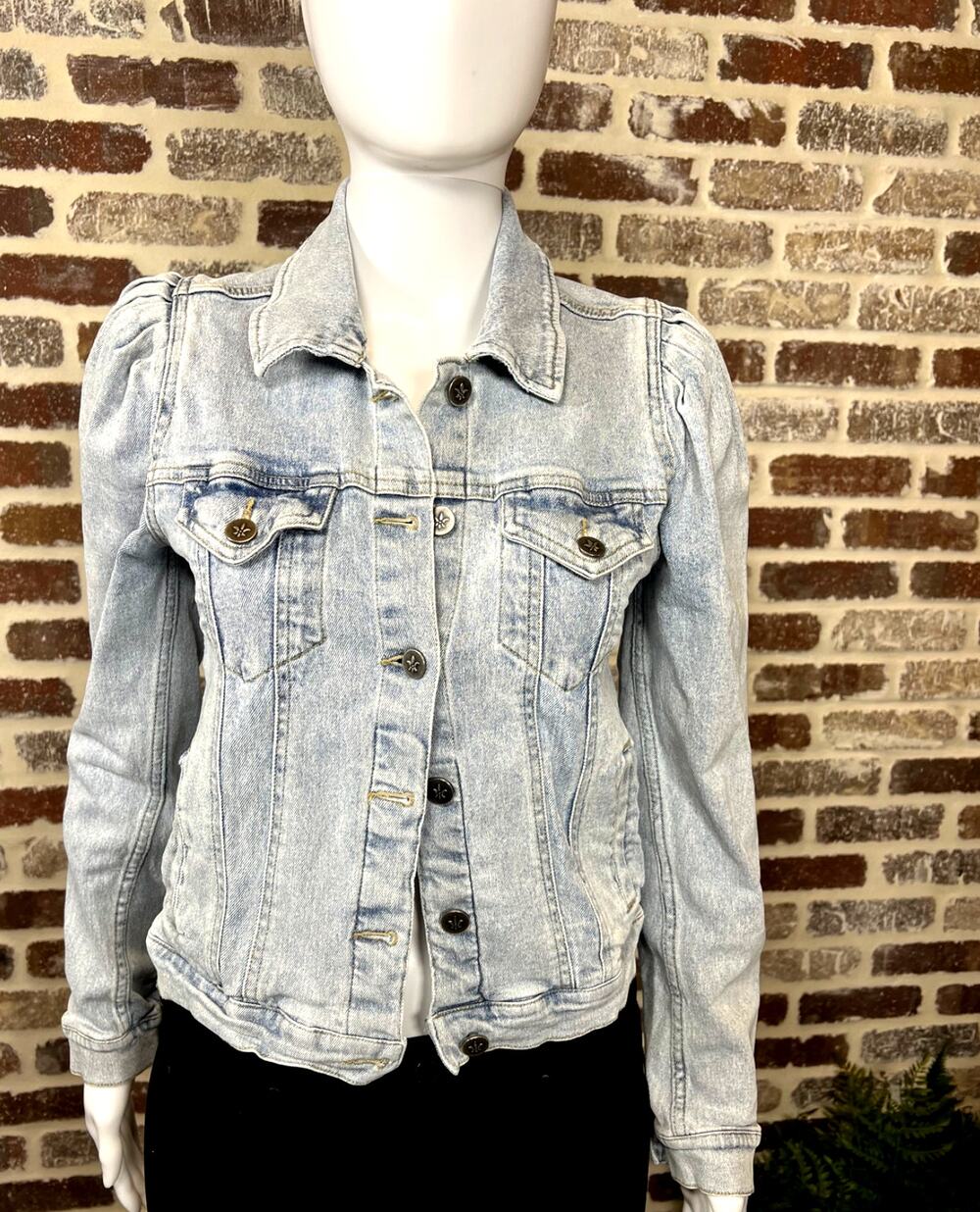Chelsea DeBoer by Lily & Lottie puff shoulders button closure jacket women's XS